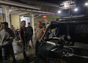 Hilang Kendali, Pick Up Seruduk Dua Motor di Pesisir Selatan