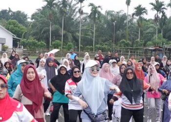 Ratusan Warga Antusias Ikuti Jalan Sehat Go Healthy 2025 Bersama Lisda Hendrajoni
