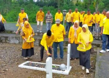 Golkar Pasaman Gelar Ziarah dan Tabur Bunga Peringati HUT ke-61