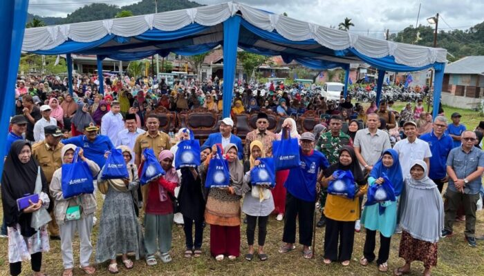 Bantu Rakyat, Kader PAN Padang Selatan Bagikan 3.000 Paket Sembako