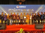 Bawaslu Pessel Raih Penghargaan PPID Terbaik I se-Sumbar, Diganjar Predikat “Informatif”