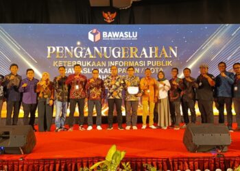 Bawaslu Pessel Raih Penghargaan PPID Terbaik I se-Sumbar, Diganjar Predikat “Informatif”