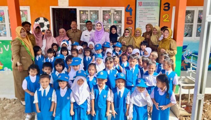Bunda PAUD Pessel Tinjau Program Makan Bergizi di TK Pembina 2 Painan