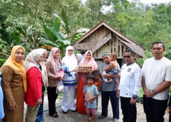 Warga Kurang Mampu di Ranah Ampek Hulu Tapan Terharu Terima Bantuan Rumah Layak Huni dari Pemkab Pessel
