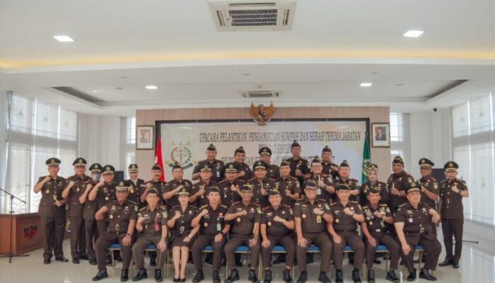 Kajati Sumbar Lantik Asisten, Koordinator, dan Para Kajari