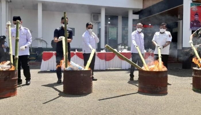 Kejari Bukittinggi Musnahkan Ganja 17 Kg Perkara Pidum