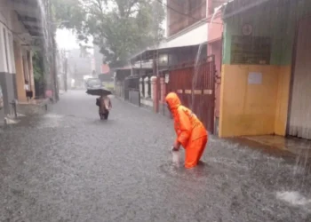 Curah Hujan Tinggi, Banjir Terjang 35 RT di Jaksel