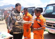 Fadly Amran Serahkan Armada Operasional Baru ke DLH Padang