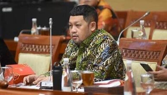DPR Desak OJK Hapus Aturan Penagihan Utang Gunakan Debt Collector