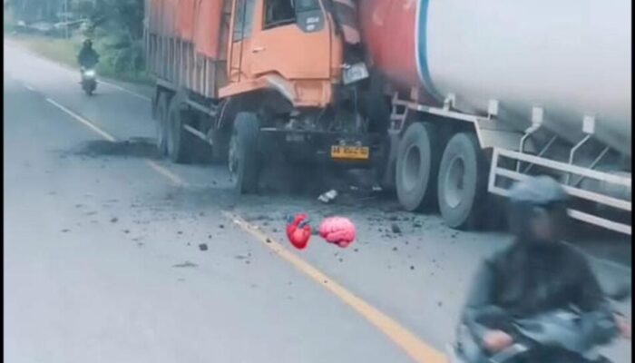 Minim Rambu-rambu, Truk Batubara Tabrak Truk Tangki di Jalinsum