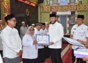 Pemko Padang Salurkan Dana Operasional RT/RW