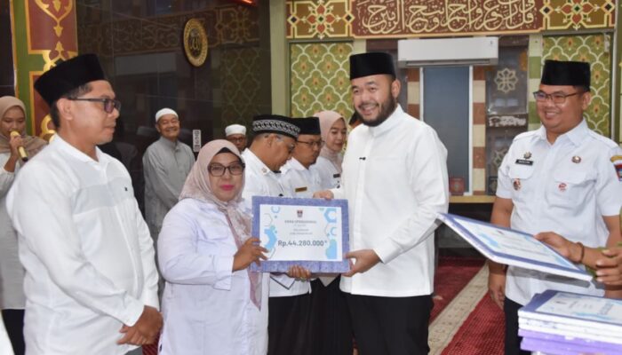 Pemko Padang Salurkan Dana Operasional RT/RW