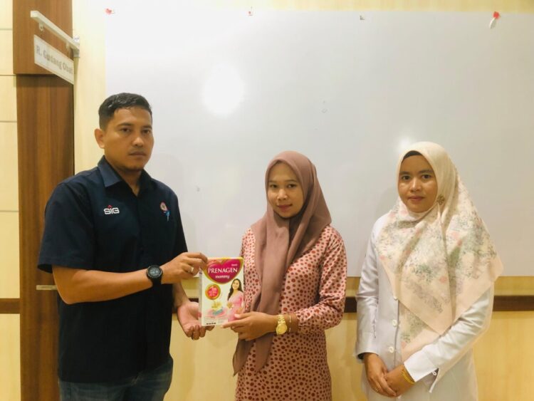 PT Semen Padang kembali menyalurkan bantuan susu khusus bagi ibu hamil dengan kondisi Kekurangan Energi Kronis (KEK) di wilayah ring 1 perusahaan. IST