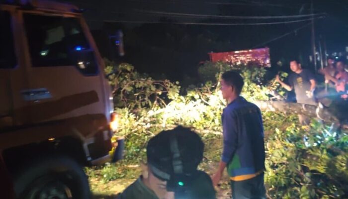 Angin Puting Beliung Terjang Tiga Nagari di Kamang Baru