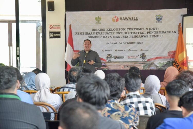Diskusi Kelompok Terpumpun (DKT) bertajuk Pembinaan Evaluatif untuk Strategi Pengembangan SDM Pengawas Pemilu, di Padang, Sumatera Barat (7/10/2025).. IST
