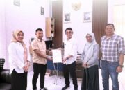 Kantor Pertanahan Serahkan Sertifikat Tanah pada PT PLN UID Sumbar