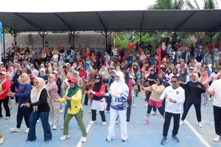 Gerakan Masyarakat Hidup Sehat (Germas) di Nagari Binjai, Kecamatan Ranah Ampek Hulu Tapan, Kabupaten Pesisir Selatan, berlangsung meriah dan dipadati ribuan warga, Selasa (28/10/2025). IST