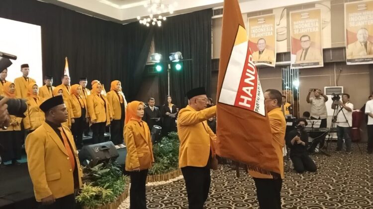 Ketua Umum Partai Hanura, Oesman Sapta Odang (OSO) lantik kepengurusan DPD Partai Hanura Provinsi Sumbar periode 2025-2030, Minggu (19/10) di Pangeran Beach Hotel, Padang. IST