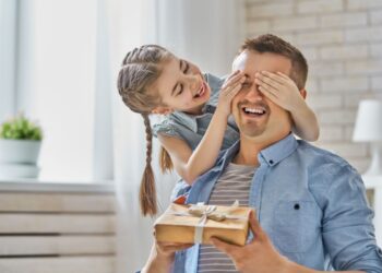 Peran Ayah Komponen Penting bagi Perkembangan Anak