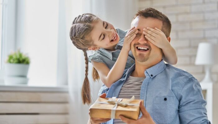 Peran Ayah Komponen Penting bagi Perkembangan Anak