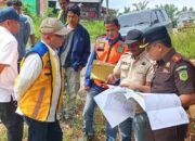 Dalam Rangka Pendampingan Hukum, Kajari Dharmasraya Tinjau Proyek Pembangunan Jalan