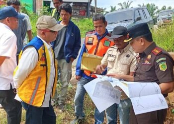 Dalam Rangka Pendampingan Hukum, Kajari Dharmasraya Tinjau Proyek Pembangunan Jalan
