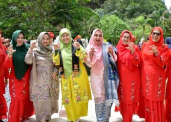 Ketua GOW dan Ketua DWP Agam, Hadiri Pertemuan ISKADA se-Sumbar