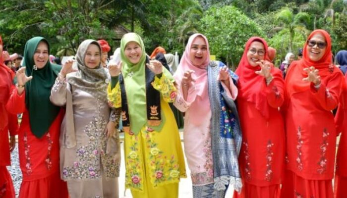 Ketua GOW dan Ketua DWP Agam, Hadiri Pertemuan ISKADA se-Sumbar