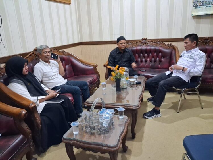 Dalam upaya memperkuat koordinasi antarlembaga legislatif daerah, legislator Pesisir Selatan menyambangi DPRD Kabupaten Agam, Rabu (26/11). IST