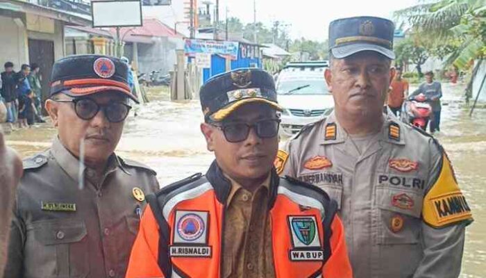 Gerak Cepat, Wabup Risnaldi Perintahkan Pendirian Dapur Umum untuk Korban Banjir Pessel