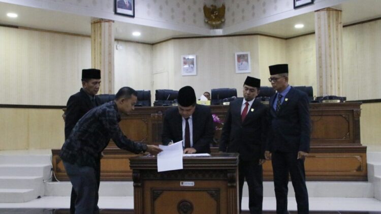 Rapat Paripurna yang diigelar DPRD Agam dalam rangka pengesahan APBD Tahun 2026. IST