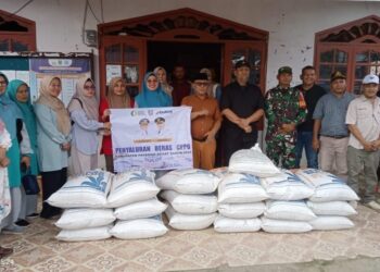 Bupati Yulianto dan Wabup M. Ihpan Salurkan 7,8 Ton Beras ke Lima Titik Daerah Krisis Bencana Pasbar