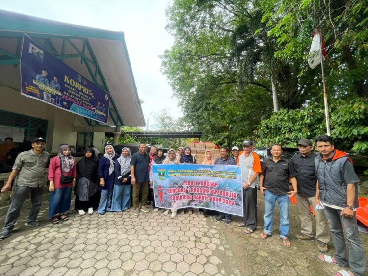 Dinas Perkebunan Tanaman Pangan dan Hortikultura (Distanhortbun) Sumbar menggerakkan aksi kemanusiaan secara kolektif untuk membantu korban bencana hidrometeorologis yang kini tengah mendera berbagai daerah di Sumbar sejak pertengahan November 2025. IST