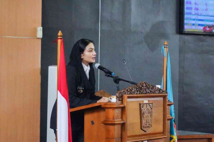 Bupati Annisa Suci Ramadhani bersama pimpinan DPRD. IST