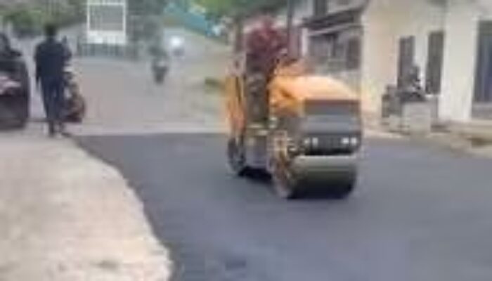 Pemko Padang Aspal Jalan Menuju Gerbang Kampus III UIN IB Sungai Bangek