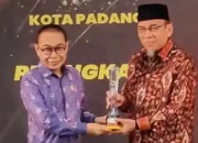 Padang Raih Predikat Kota Informatif dari KI Sumbar