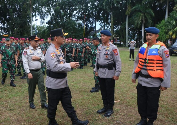 Kapolda Sumbar, Irjen Pol Gatot Tri Suryanta saat memimpin Apel Kesiapsiagaan Tanggap Darurat Bencana 2025 di Lapangan Imam Bonjol Padang, Selasa (4/11). Apel ini menjadi ikhtiar Sumbar untuk semakin memperkuat mitigasi dan kesiapsiagaan bencana. IST