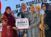 Desainer Muda Asal Agam Raih Juara I Lomba Desain Busana Muslimah se-Sumbar