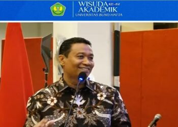Wakil Walikota Pekanbaru Markarius Anwar  Motivasi Wisudawan Universitas Bung Hatta Ke-84