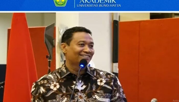 Wakil Walikota Pekanbaru Markarius Anwar  Motivasi Wisudawan Universitas Bung Hatta Ke-84
