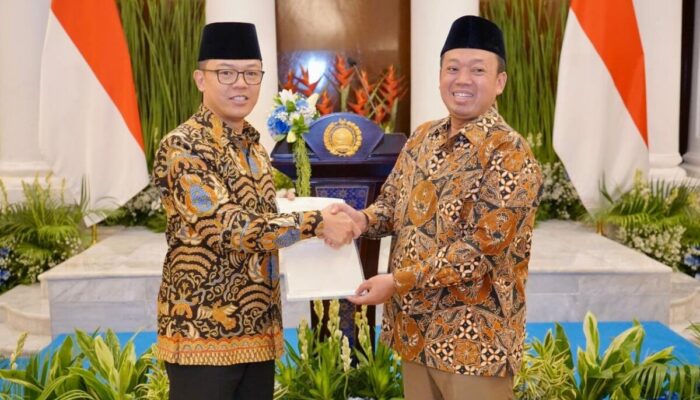 ATR/BPN Serahkan Sertifikat Hak Pakai pada Menteri Luar Negeri