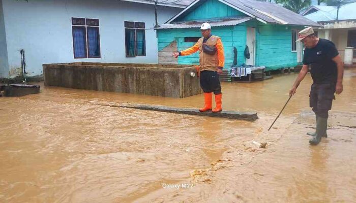Luapan Sungai Asam Rendam 30 Rumah di Koto Kaciak