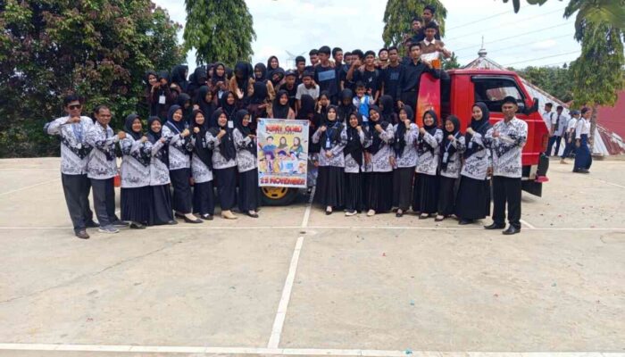 Peringati HUT PGRI ke-80, OSIS SMPN 3 Sungai Rumbai Gelar Pawai Spesial untuk Guru