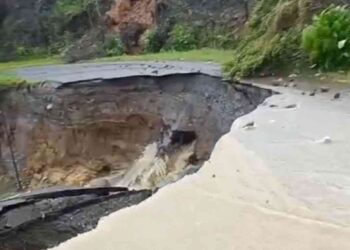 Jalan Provinsi SIMAKA Amblas ke Jurang di Malalak, Akses Putus Total