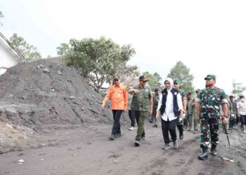 Kepala BNPB Dorong Pemerintah Kabupaten Lumajang Relokasi Warga Terdampak Erupsi di Dusun Sumbersari