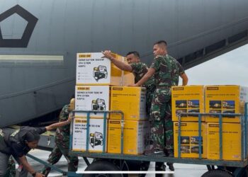 Bantuan Presiden dalam Penanganan Darurat Cuaca Ekstrem Tiba di Bandara Internasional Minangkabau