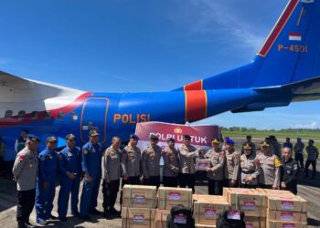 Pesawat CN-295 Ditpolairud Polri Mendarat di BIM, Bawa Bantuan 2,5 Ton Logistik untuk Korban Bencana Sumbar