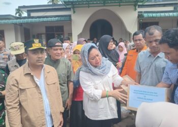 Titiek Soeharto Serahkan Bantuan Obat-Obatan Ternak dari Ditjen PKH untuk Korban Bencana Sumbar