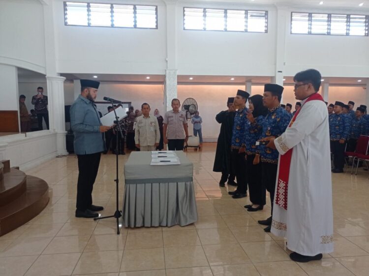 Pengangkatan dan Pengambilan Sumpah Janji PN Formasi Ikatan Dinas Tahun 2024 dan Peyerahan SK Pengangkatan PPPK Paruh Waktu  di Rumah Dinas Wali Kota Padang, Kamis (13/11). IST