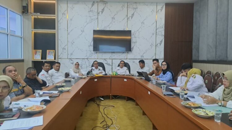 Pemerintah Kabupaten Solok melaksanakan Evaluasi Program Makan Bergizi Gratis (MBG) yang dipimpin langsung oleh Sekretaris Daerah Kabupaten Solok Medison. IST